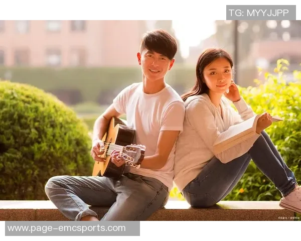 亚马尔与女友甜蜜热吻瞬间曝光眼中只映出彼此的爱意与幸福