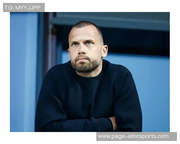 阿贾克斯总监支持海廷加称执教初期成绩并非唯一标准 阿贾克斯总监支持海廷加称执教初期成绩并非唯一标准